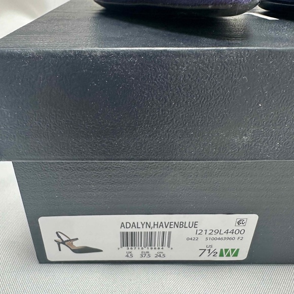 EUC Naturalizer Adalyn Pump in size 7.5 wide - Picture 3 of 11